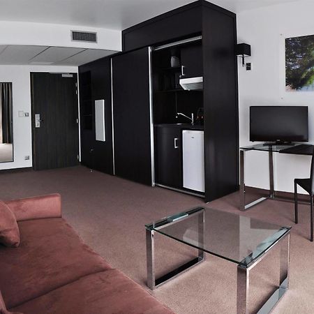 Golden Tulip Pornic Suites- Appart Hotel Bagian luar foto