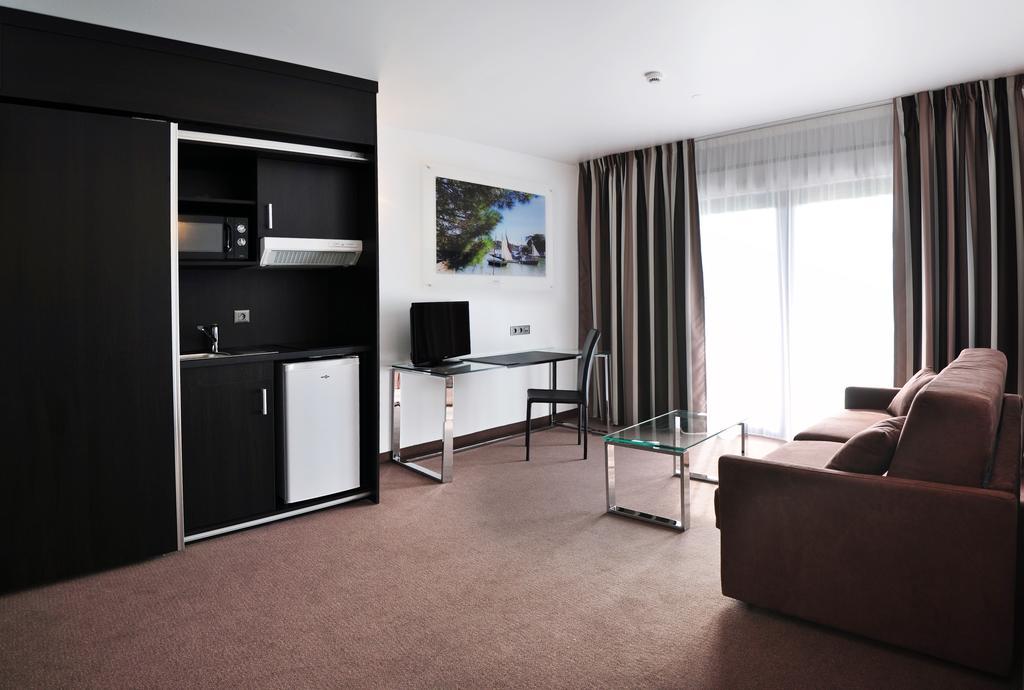 Golden Tulip Pornic Suites- Appart Hotel Bagian luar foto