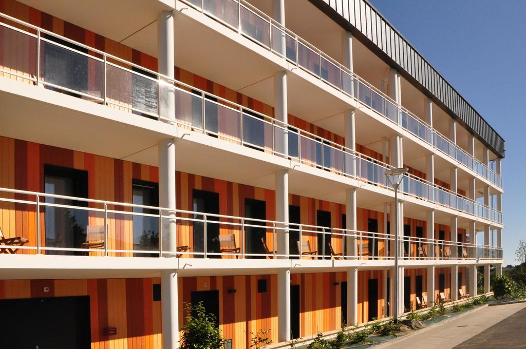 Golden Tulip Pornic Suites- Appart Hotel Bagian luar foto