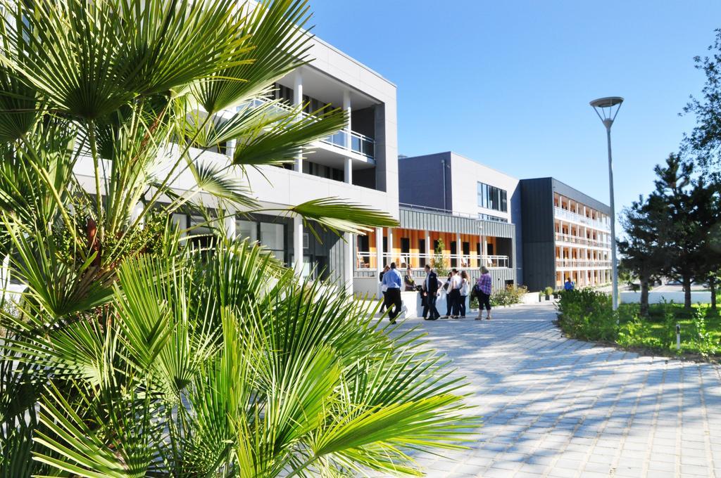 Golden Tulip Pornic Suites- Appart Hotel Bagian luar foto