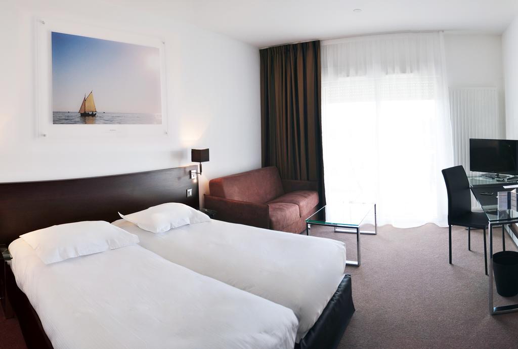 Golden Tulip Pornic Suites- Appart Hotel Bagian luar foto