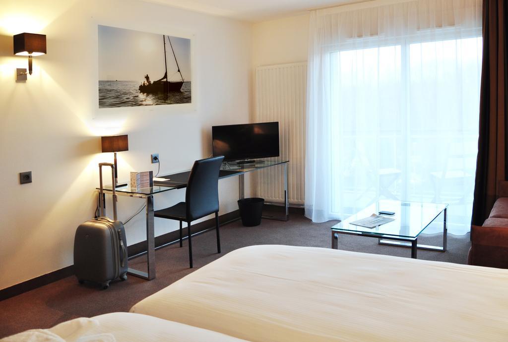 Golden Tulip Pornic Suites- Appart Hotel Bagian luar foto