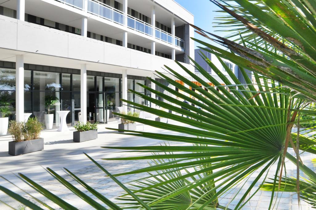 Golden Tulip Pornic Suites- Appart Hotel Bagian luar foto