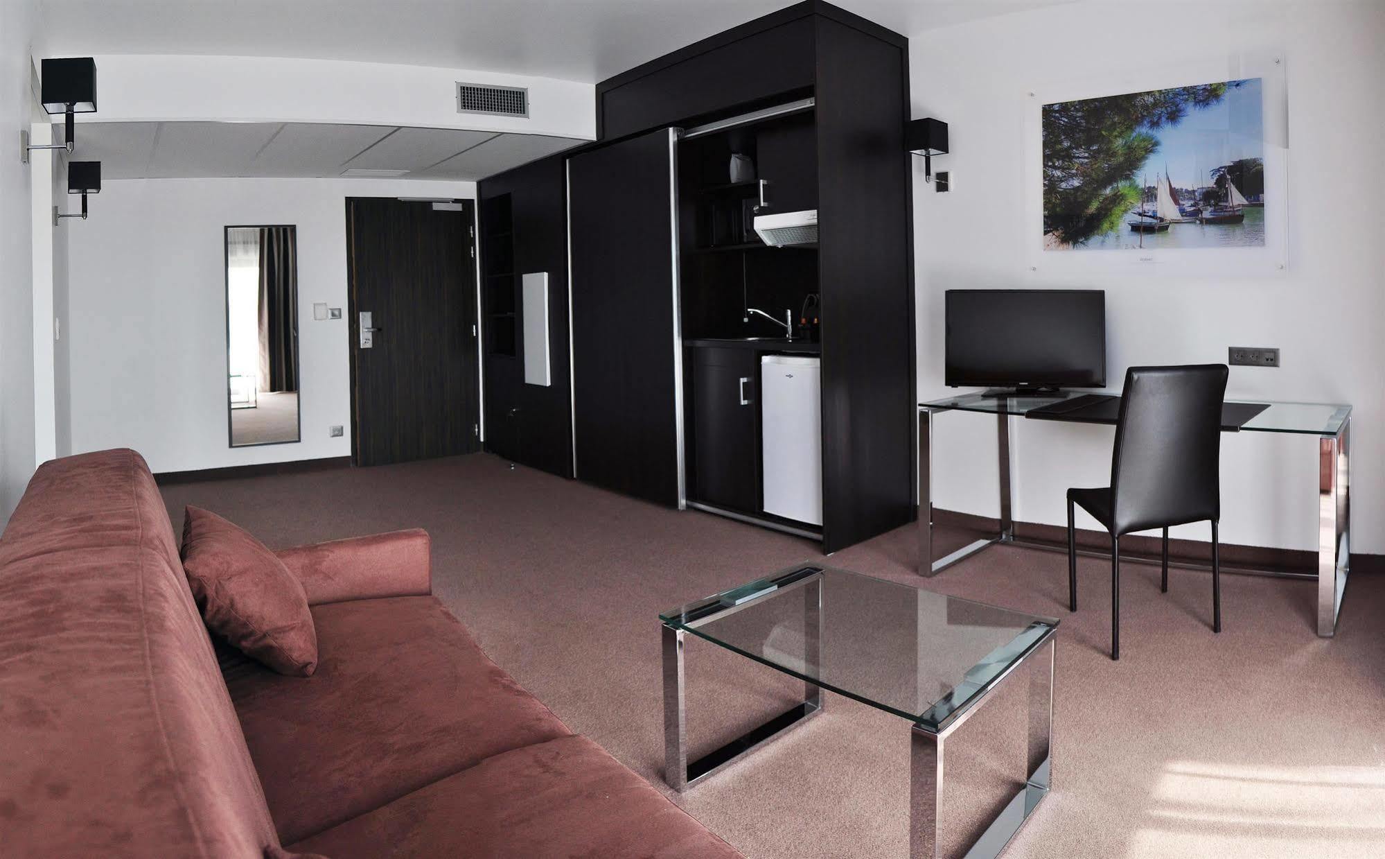 Golden Tulip Pornic Suites- Appart Hotel Bagian luar foto