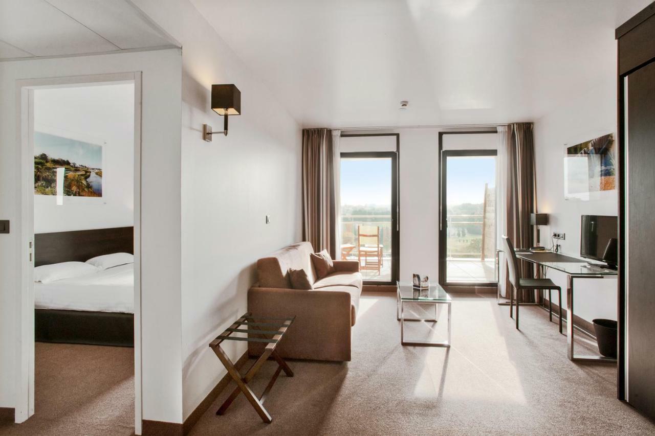 Golden Tulip Pornic Suites- Appart Hotel Bagian luar foto