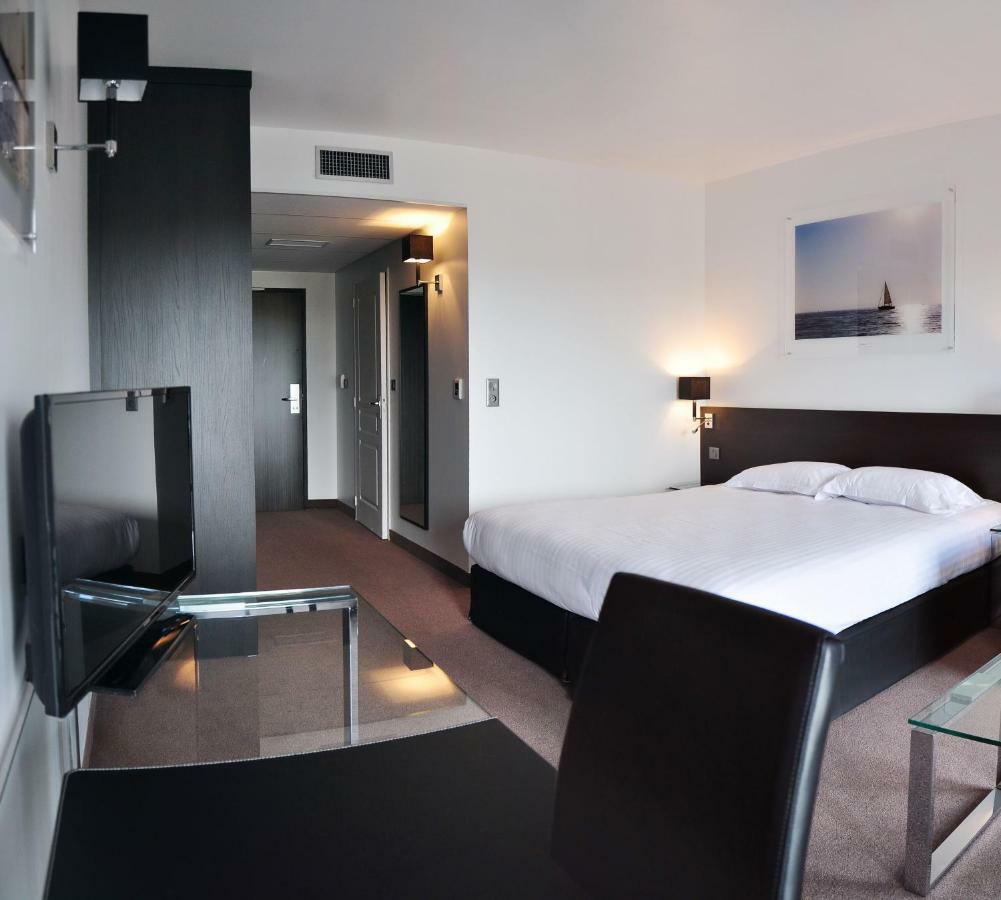 Golden Tulip Pornic Suites- Appart Hotel Bagian luar foto