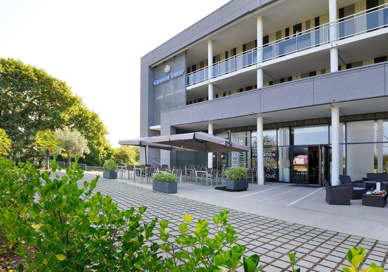 Golden Tulip Pornic Suites- Appart Hotel Bagian luar foto