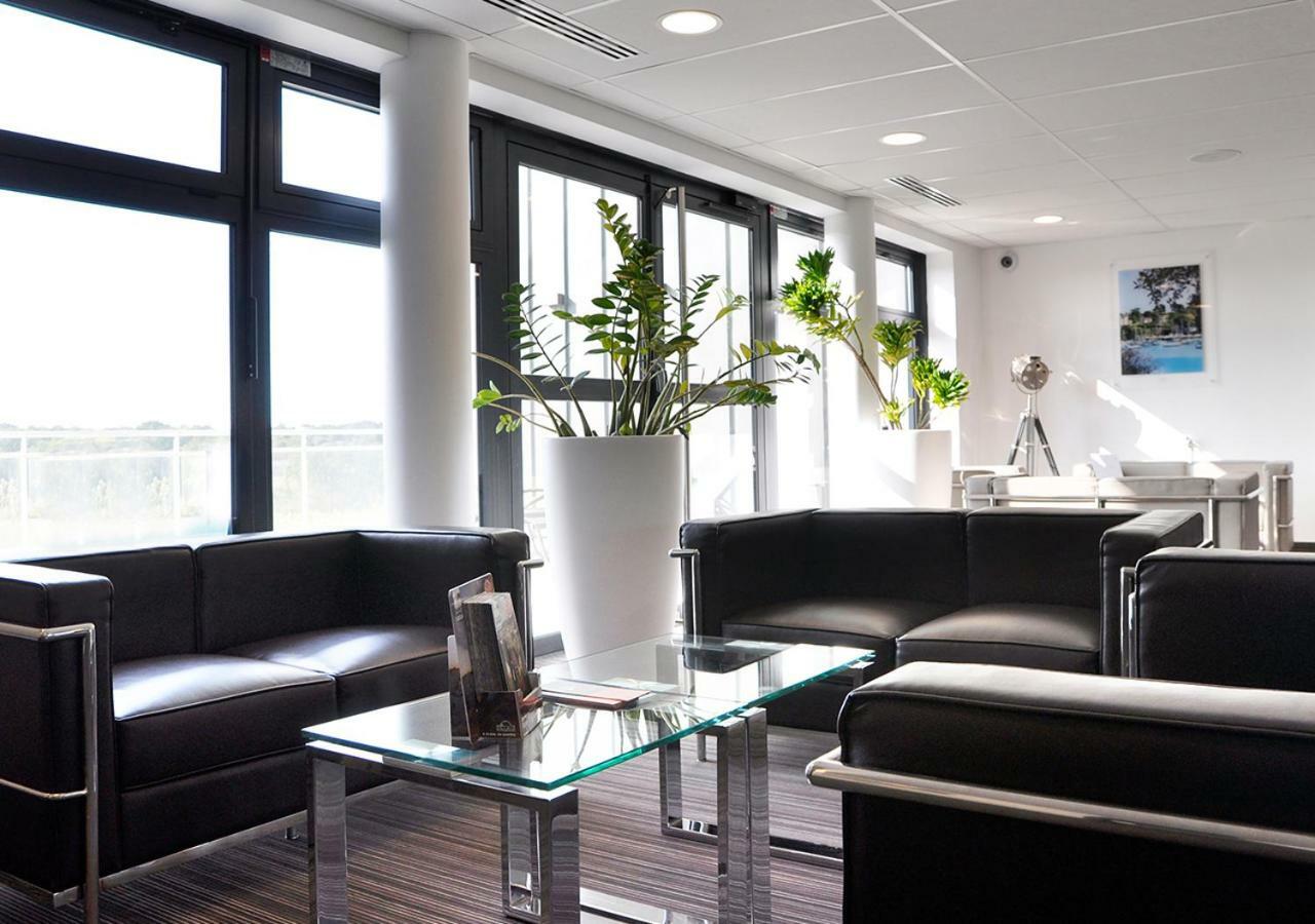 Golden Tulip Pornic Suites- Appart Hotel Bagian luar foto