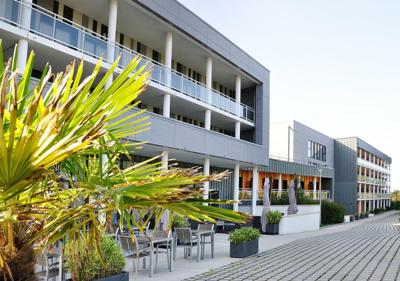 Golden Tulip Pornic Suites- Appart Hotel Bagian luar foto