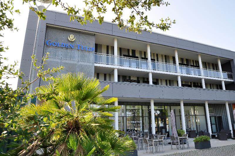 Golden Tulip Pornic Suites- Appart Hotel Bagian luar foto