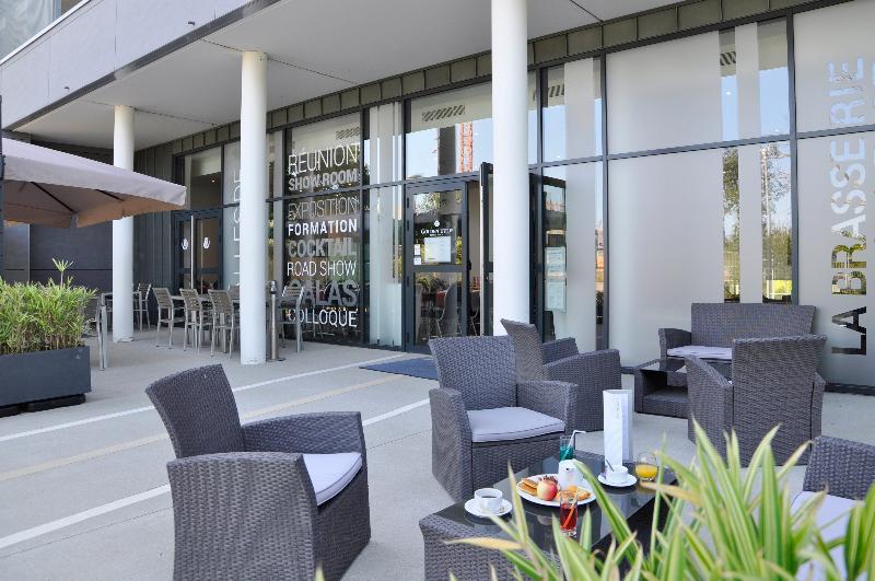 Golden Tulip Pornic Suites- Appart Hotel Bagian luar foto
